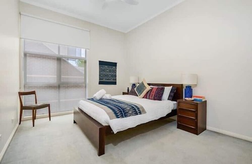 Footscray Apartment | Funky Footscray Find: Your Epic Urban Playground!