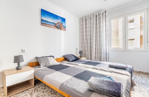 Torrevieja Apartment | Apartment 'Blanco' with Balcony, Wi-Fi and Air Conditioning