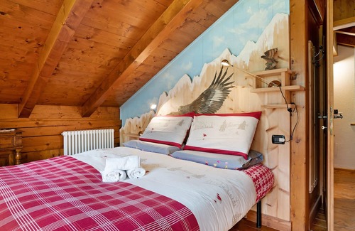Rabbi Apartment | "Chalet Berghof Laret Arnica" with Whirpool and Wi-Fi