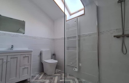 Badecon-le-Pin House | The Petite Barn, 5 minutes from Gargilesse, 15 minutes to A20.