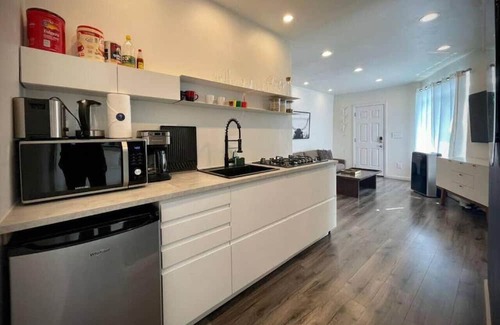 Ladera Heights House | Modern House by the pool - MK4-WIN