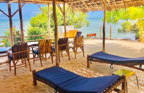 Kidoti Apartment | Ocean View Room at The Adventure Villa + Breakfast