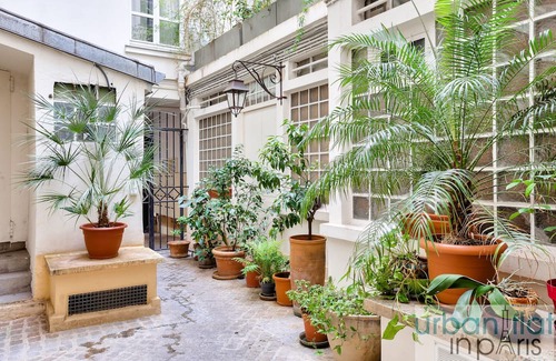 Strasbourg -Saint-Denis Apartment | Urban Flat 70 - Authentic 3BDR Parisian Flat