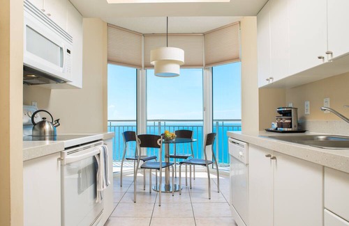 Sunny Isles Beach Condo | 2 Bedroom 2 Bath Oceanfront Condominium on Sunny Isles Beach with Beachside Pool