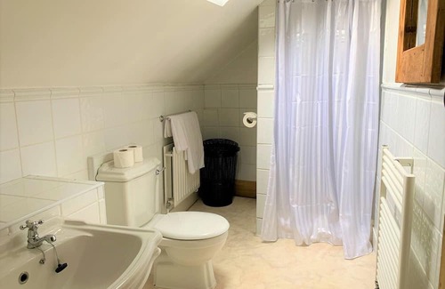 Shepperton House | 3 bedroomed property ideally located close to London and top tourist attractions