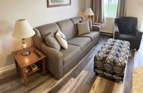 Snowshoe Condo | ML 104 – Delightful Ski-In/Out 2BR, Slope View, Deck, A/C