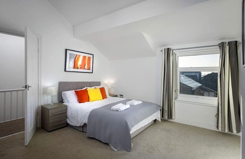 Lytham St. Anne's House | Lytham Place - Exceptionally spacious, central apartment in Lytham St Annes
