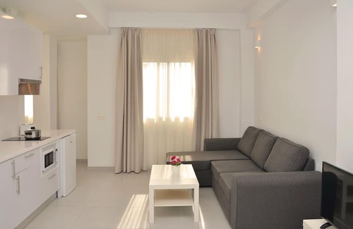 Santa Cruz de Tenerife Apartment | 30m2 distributed in cozy open and bright spaces.