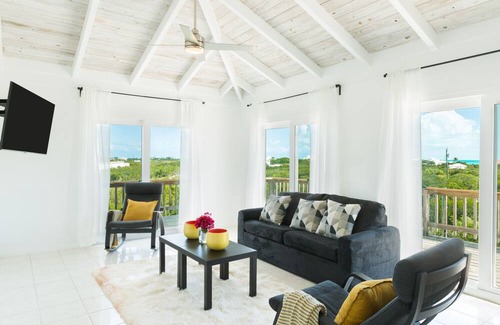 Long Bay Hills House | Villa DelEvan 4F - 12 min. walk from the pristine Long Bay Beach,