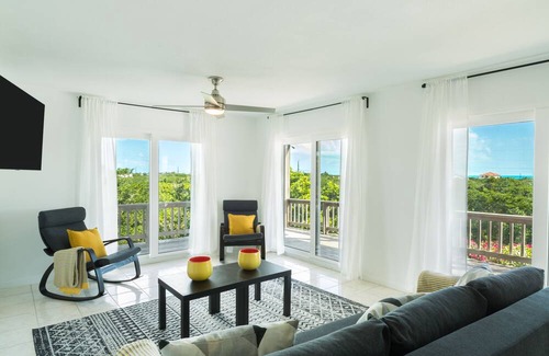 Long Bay Hills House | Villa DelEvan 4F - 12 min. walk from the pristine Long Bay Beach,