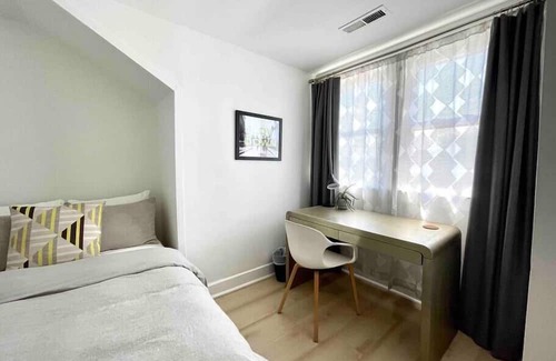 East Hill House | >NEW RENO< CHIC & COZY Loft- Near Downtown & HotSpots/ Bocce & fire pit!