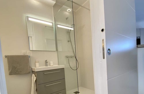 Canet-en-Roussillon Apartment | 🌇 Magnificent T2 refurbished 100 m from the beach ☀️🌊