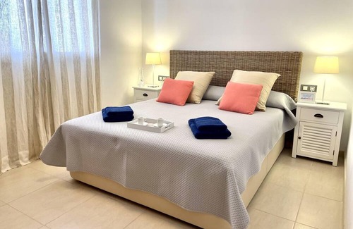 Miami Platja Apartment | APARTBEACH - PANORAMIC WITH BEACH AND POOL VIEWS