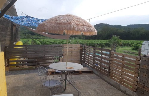 Viviers House | Villa between fields and vines