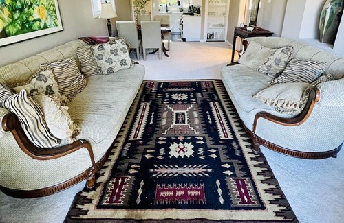 South Oak Bay House | Location! Location! Bright, modern and clean garden suite