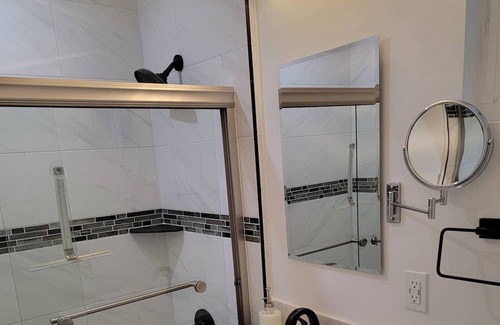 Whittier Apartment | Uptown Whittier Stylish 1B 1BA sleeps 4