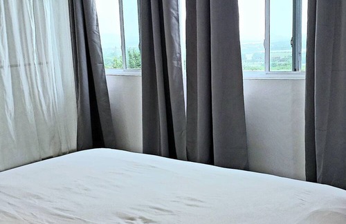 Runaway Bay Apartment | Ocean View
