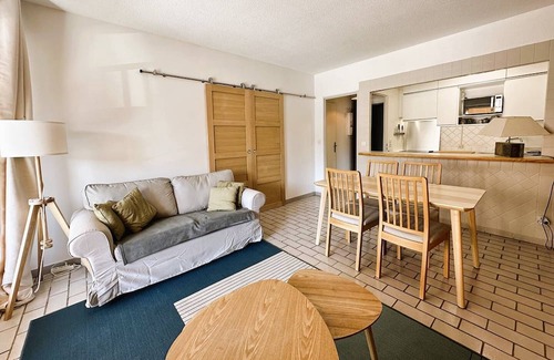Toulon - Hyeres Apartment | Apartment for 4 people facing the port - Hyères Port