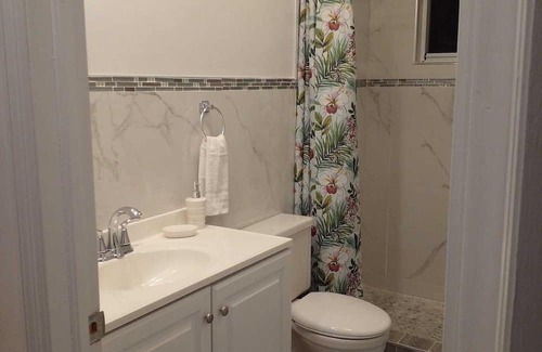 Rolleville Cottage | 3-2 Minutes Away From The Beach, Restuarant, Stores And Bars