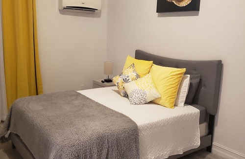Rolleville Cottage | 3-2 Minutes Away From The Beach, Restuarant, Stores And Bars