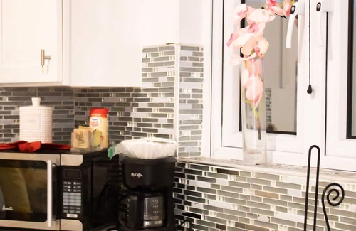 Rolleville Cottage | 3-2 Minutes Away From The Beach, Restuarant, Stores And Bars