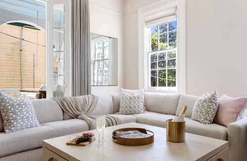 Cannonborough Elliotborough Apartment | Thomas Waring Suite A: Where History Meets Luxury