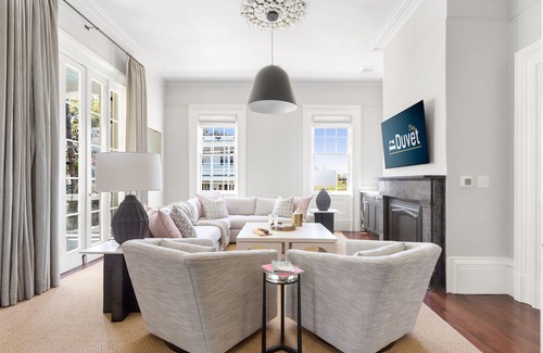 Cannonborough Elliotborough Apartment | Thomas Waring Suite A: Where History Meets Luxury