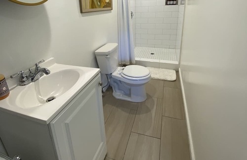 Montecito Apartment | Easy 10 minute walk to Butterfly Beach and shops