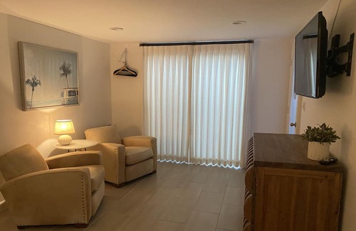 Montecito Apartment | Easy 10 minute walk to Butterfly Beach and shops