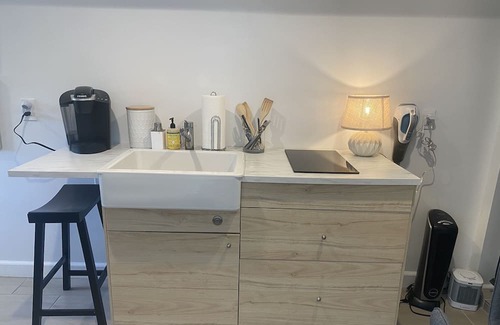 Montecito Apartment | Easy 10 minute walk to Butterfly Beach and shops