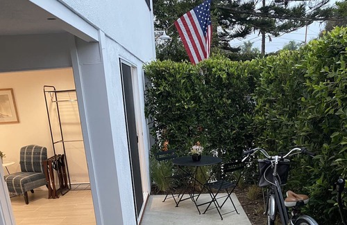 Montecito Apartment | Easy 10 minute walk to Butterfly Beach and shops
