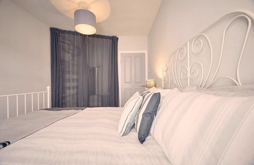 Woodhorn House | Host & Stay | Roselyn By The Sea