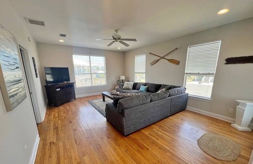 Morgantown House | Morgantown Private Home w/ Pool & Easy Beach Access