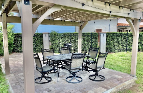 Volusia County Apartment | Palms & Paradise