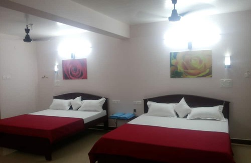 Madurai Main House | Few steps to Meenakshi Temple/Compact Room Stay