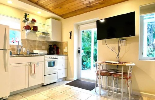 Sunshine Park Cottage | Zen Cottage Flamingo Park