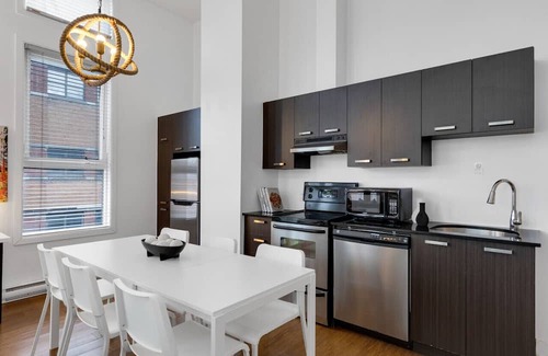 Milton Park Apartment | Liv MTL Main-303 Spacious 2BR + Mezz Suite No Fees