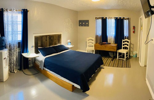 Edgebrook Apartment | Little private studio