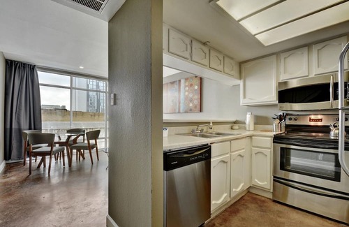 Civic District Apartment | The Littlefields by Lodgewell | Updated Loft | B5