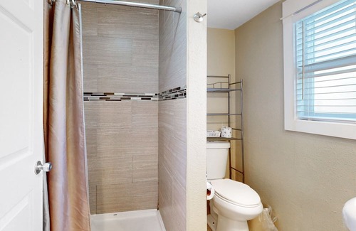 Lincoln City Apartment | Lovely Studio with Great View & Nearby Beach Access - Dogs Welcome