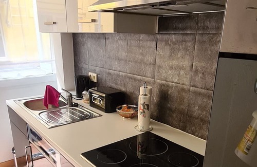 Lehen Apartment | Summer offer!charming Jugendstielappartment, Stuttgart City on Marienplatz