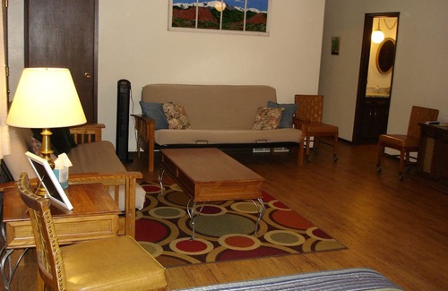 Manitou Springs Cottage | Cozy cottage in picturesque setting nestled at the foot of Pikes Peak