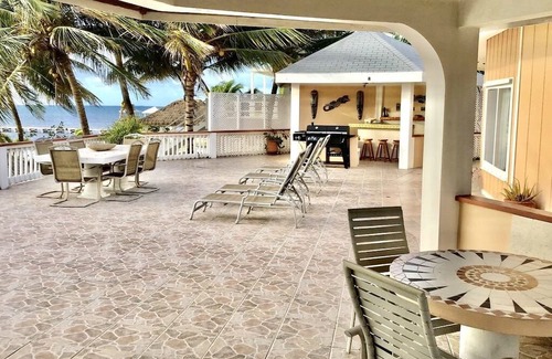 Boca Ciega House | Beachfront 8BR villa with private pool & views!