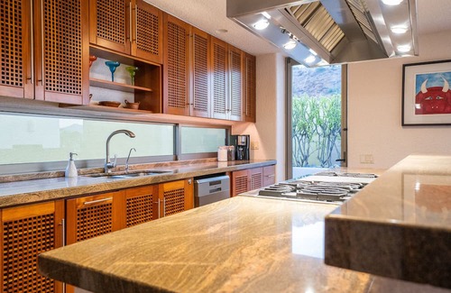 Pedregal House | Contemporary, clean, spacious ocean view villa, huge pool, 2 blocks from Marina