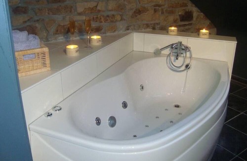 Lignieres Cottage | Spacious and comfortable gîte with garden and very nice view