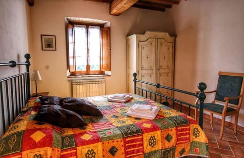 Radicondoli Apartment | Isolated building in the green, Tuscan