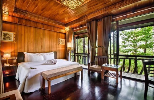 Huong Tra Hotel | Sankofa Village Hill Resort and Spa