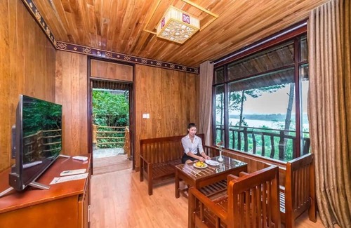 Huong Tra Hotel | Sankofa Village Hill Resort and Spa