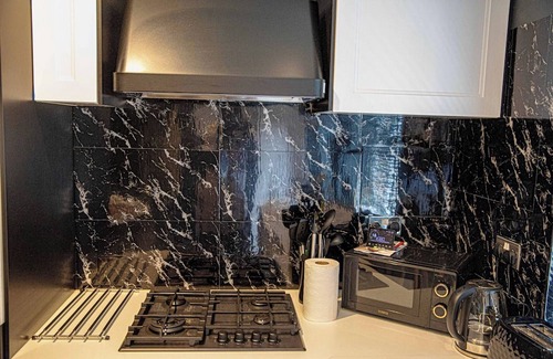 Droylsden House | Home in Manchester Near Etihad Stadium - Parking