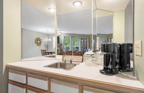 Table Rock Condo | Fairway Retreat Stay for 6